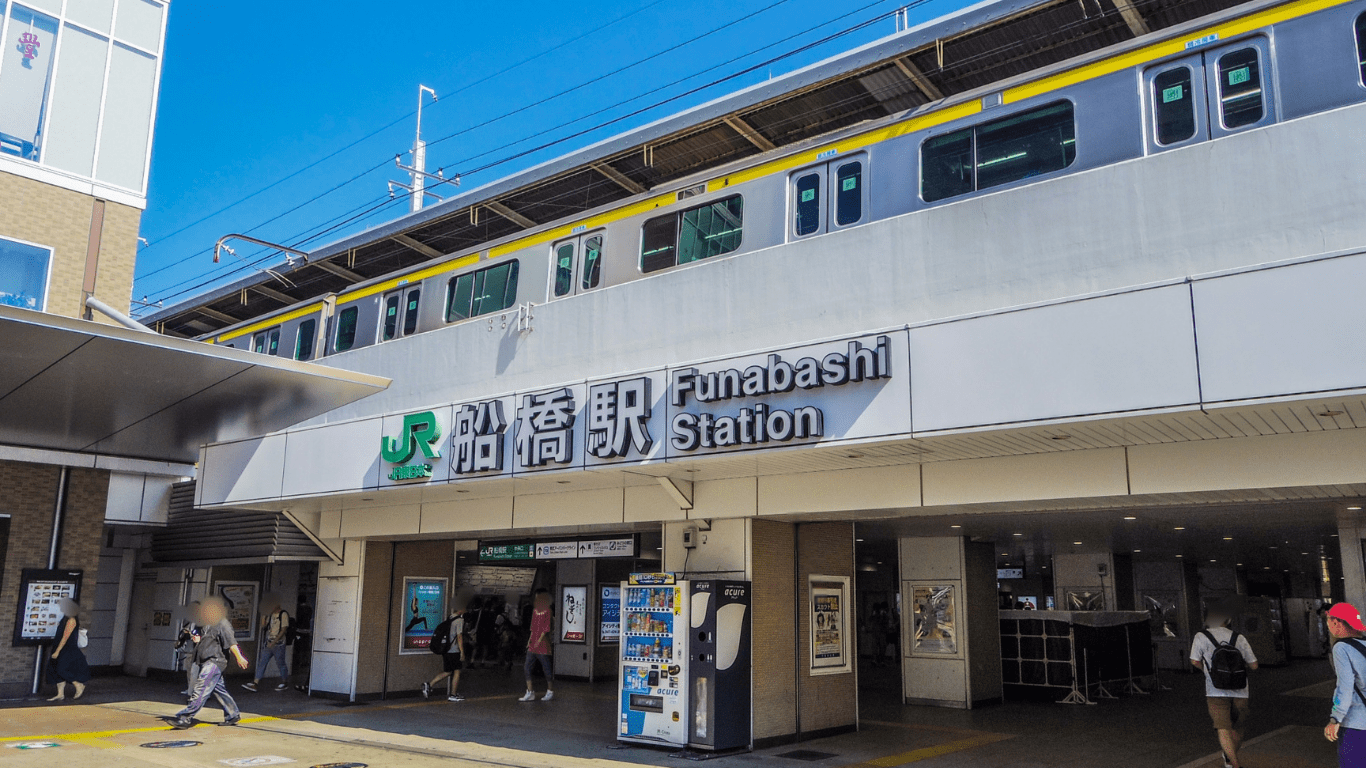 船橋駅出口の写真