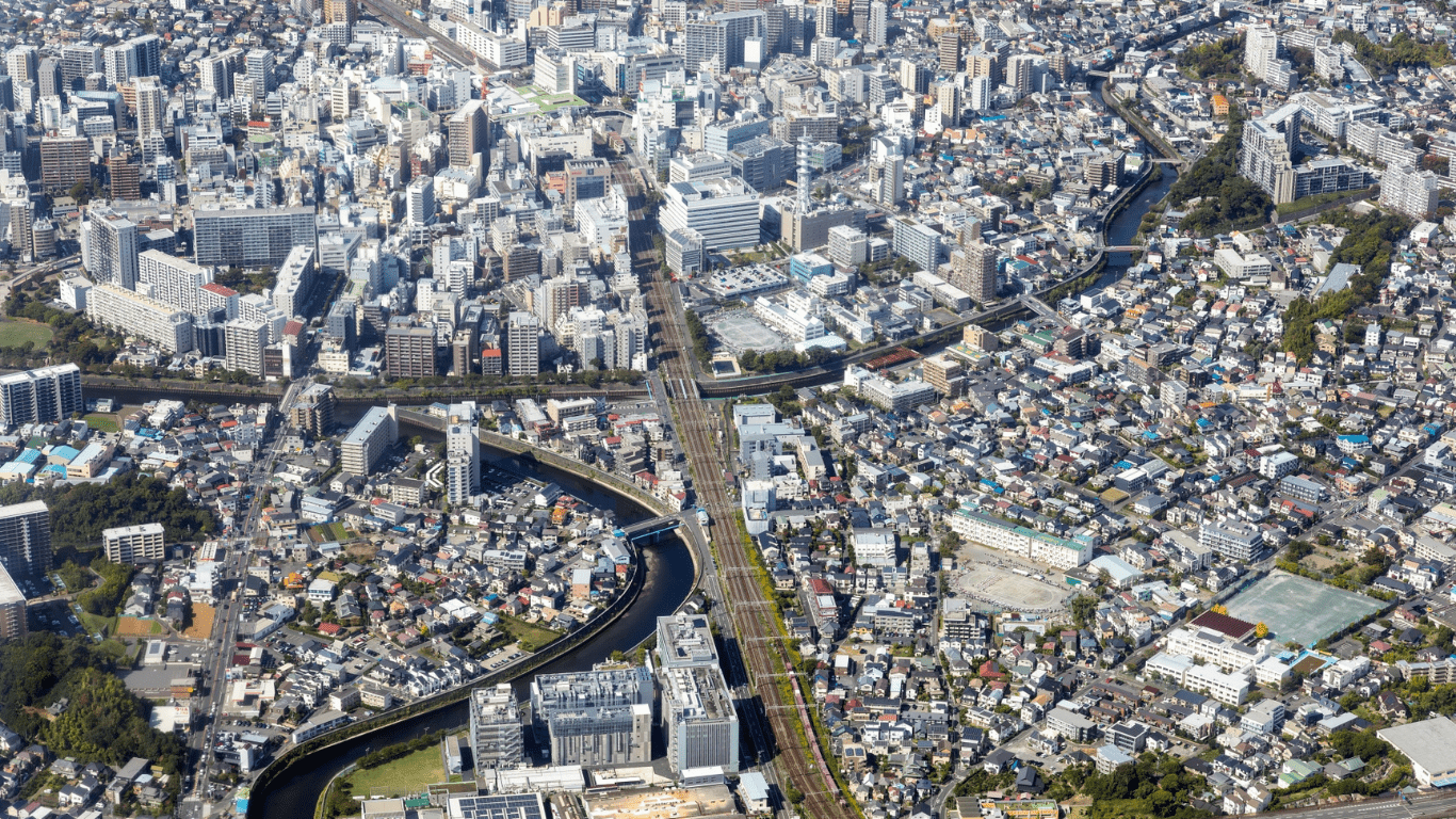 藤沢市弥勒寺上空から藤沢駅方向を空撮した写真